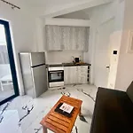Отель Bianco A Nero Mykonos Plintri