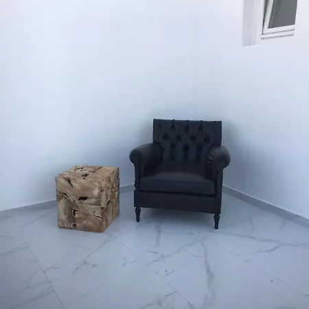 Bianco A Nero Mykonos Plintri