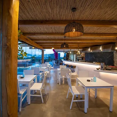 Bianco A Nero Mykonos Plintri